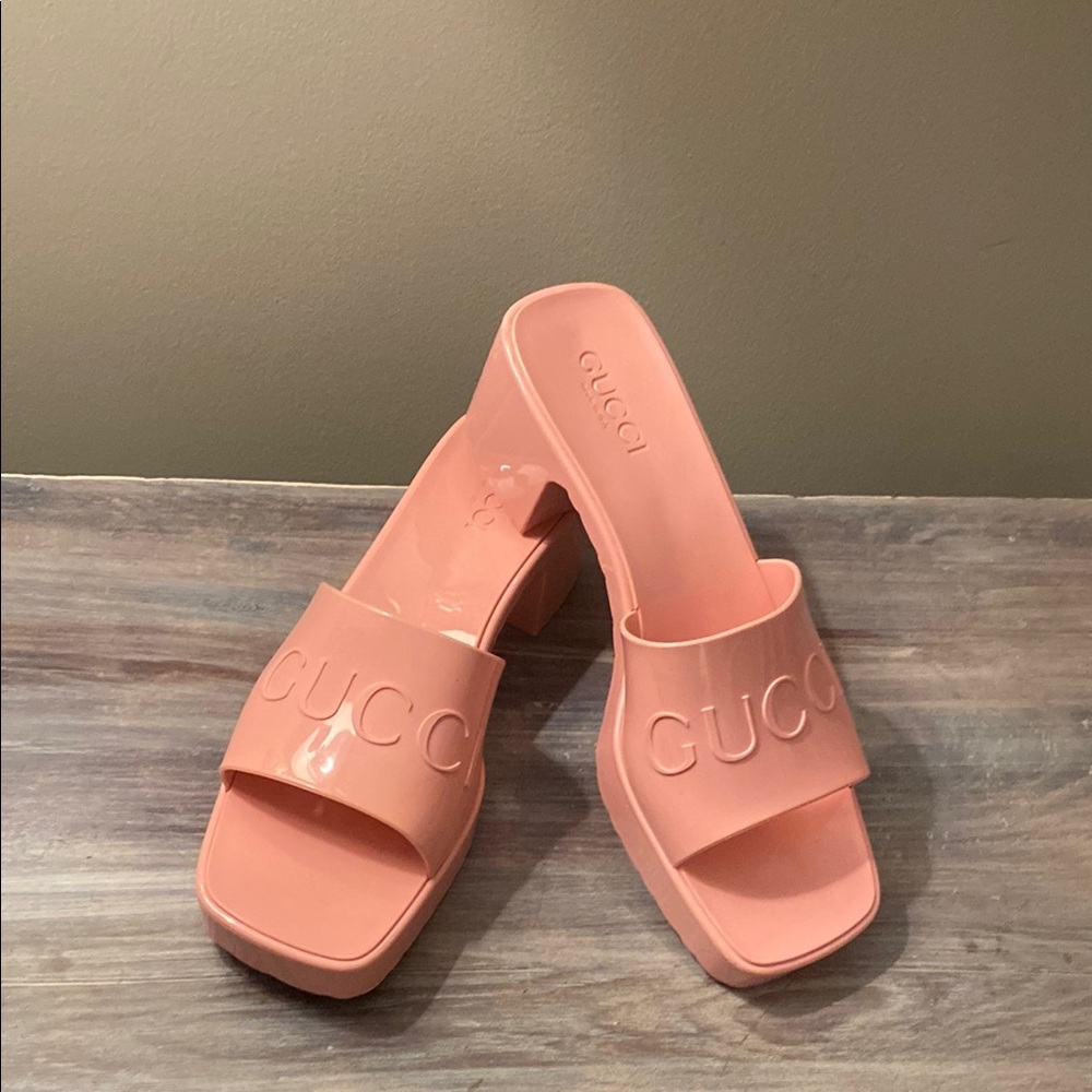 Gucci Pink Sandal - Picture 2 of 15